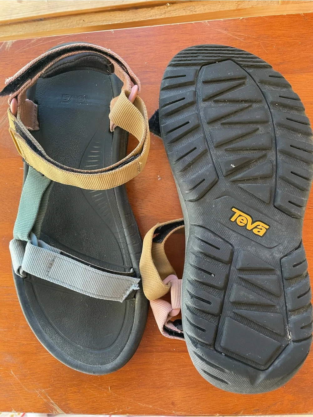 Teva Colorblock Strapped Sport Sandals, size 9 - Picture 2 of 2